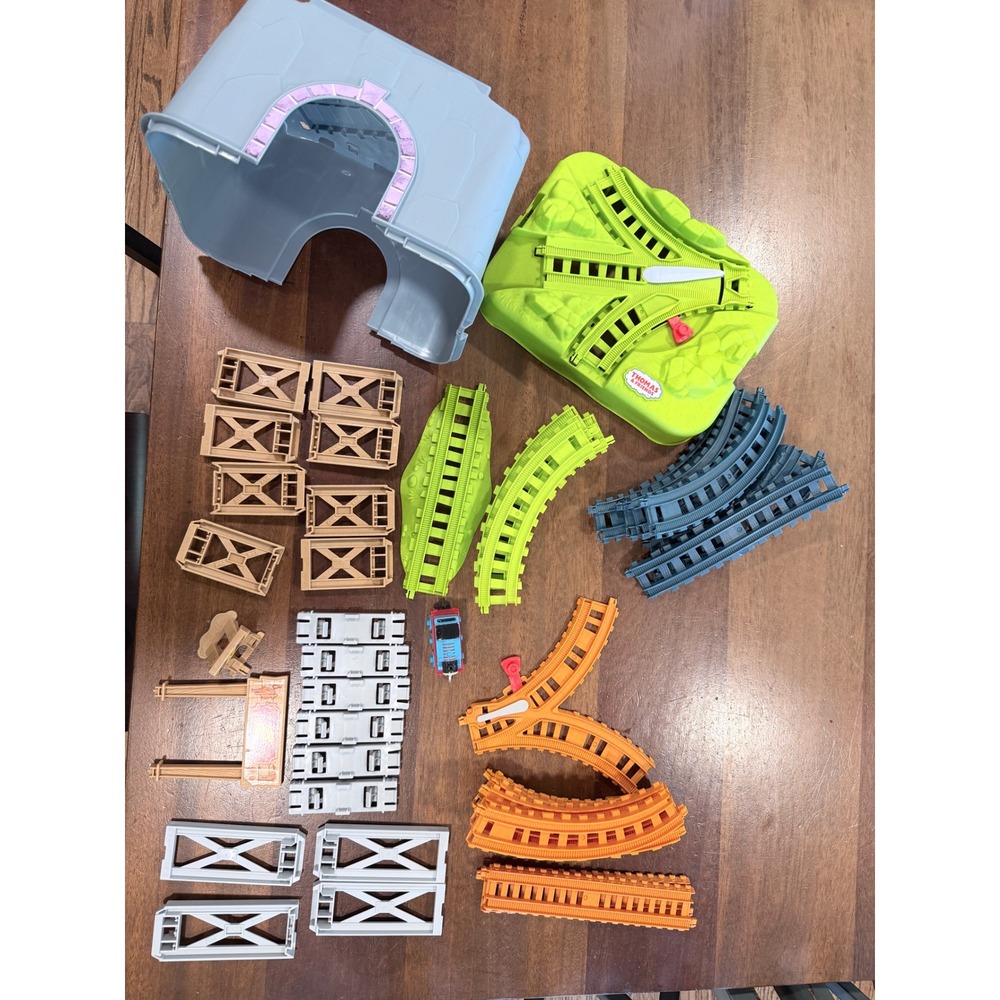 Thomas & Friends TrackMaster Train Set 41 Piece Lot Tracks Engine Accessories